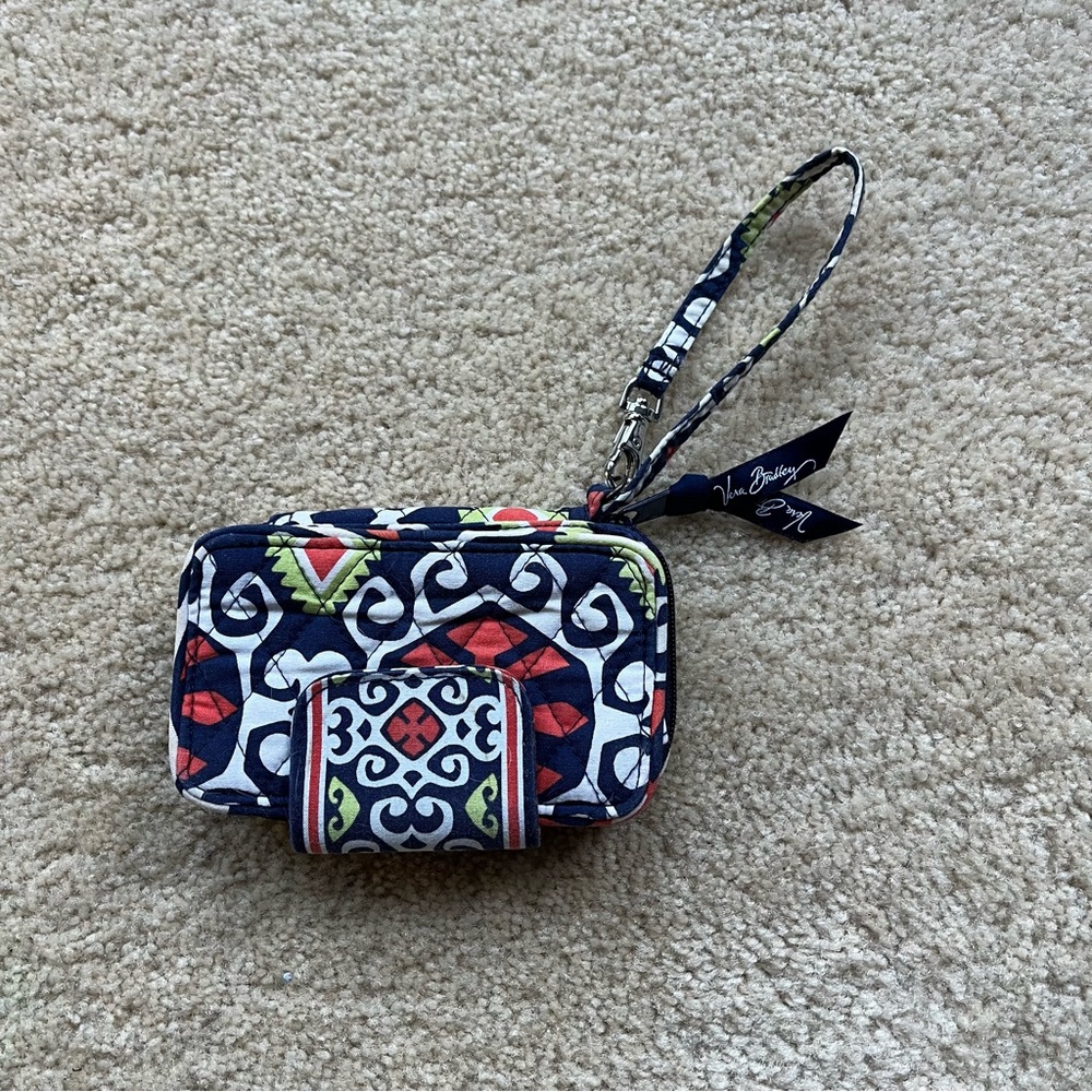 Vera Bradley Sun Valley Credit Card ID Wallet Wristlet w/ Wrist Strap - GUC